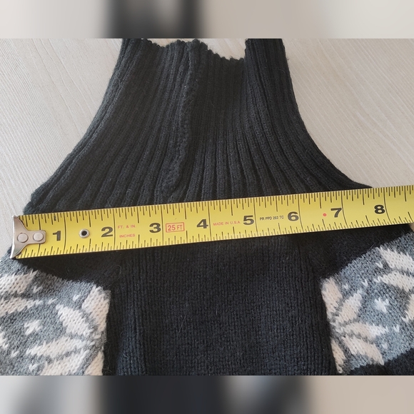 Hotel Doggie Black,White,Gray Knit Holiday Sweater w/ Snowflakes&Reindeers Sz Lg - Picture 8 of 10